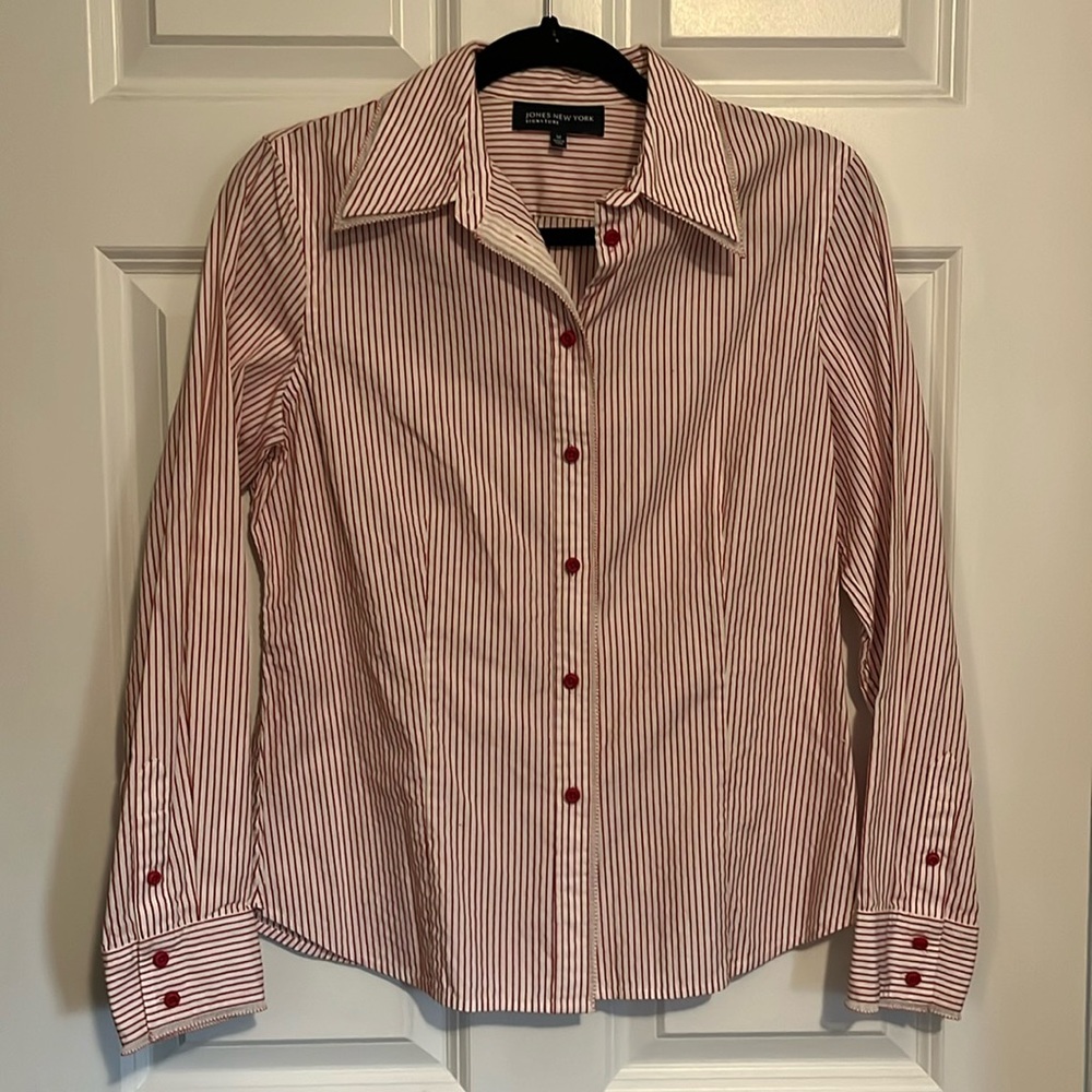 Jones New York Signature Women’s M button down shirt. Like new, red/striped